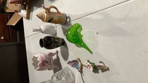 lot 2557 image: Mixed Lot Collectible Glass & Porcelain Items