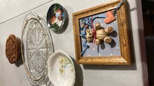 lot 2560 image: Mismatched miscellaneous items