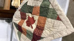 lot 2566 image: 2) Quilted pillow shams with leaf on it