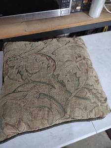 lot 3991 image: Decorative Tapestry Throw Pillow