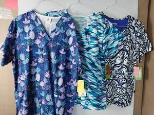 lot 66549 image: APPEARS NEW - Womens Landau and Peaches Scrub Top Bundle (Size Large) Lot of 3