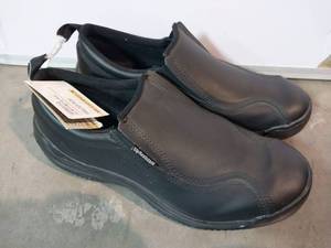 lot 66584 image: APPEARS NEW - Skidbuster S108 Slip Resistant Work Shoes (Size 11)