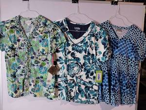 lot 66591 image: APPEARS NEW - Landau, Greys Anatomy & Urbane Medical Scrub Top Bundle - Floral and Animal Print (Size Medium) 3 Pack