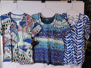 lot 66593 image: APPEARS NEW - Landau & BIO Patterned Medical Scrub Tops Bundle (Size XL) 3 Pack