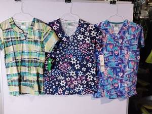 lot 66639 image: APPEARS NEW - WS Gear Medical Scrub Tops Bundle (Size Small) 3 Pack