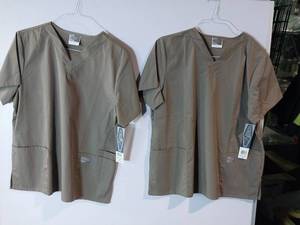 lot 66675 image: APPEARS NEW - Scrub Zone Womens V-Neck Tunic Style 70221, Taupe (Size Large) 2 Pack