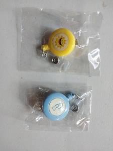 lot 66688 image: APPEARS NEW - Medical Retractable Clip-On Badge Holder, Sun & Stethoscope (2 Pack)