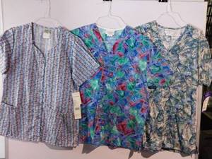 lot 66698 image: APPEARS NEW - Peaches & WS Gear Uniforms Medical Scrub Top Lot (Size Small) 3 Pack