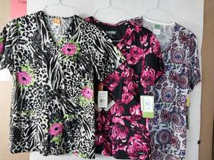 lot 66702 image: APPEARS NEW - Medical Scrub Tops Bundle - Floral and Animal Print Collection (Size Small) Set of 3
