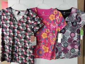 lot 66723 image: APPEARS NEW - MC Brand Floral Print T-Shirt Collection (Size Small) Lot of 3