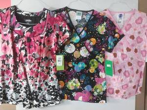 lot 66762 image: APPEARS NEW - Landau & WS Gear Medical Scrub Tops Bundle - Floral and Heart Prints (Size XS) Lot of 3