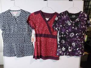 lot 66800 image: APPEARS NEW - Landau & Koi Medical Scrub Top Collection (Size Small) 3 Pack