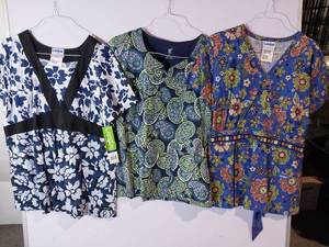 lot 66806 image: APPEARS NEW - Landau Medical Scrub Tops Bundle (Size XL) 3 Pack