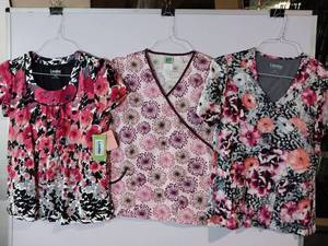 lot 66820 image: APPEARS NEW - Landau Medical Scrub Tops Collection - Floral Patterns (Size Small) 3 Pack