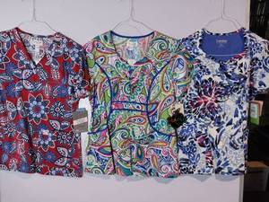 lot 66858 image: APPEARS NEW - Landau & Peaches Medical Scrub Top Collection (Size Small) 3 Pack