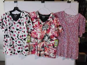 lot 66861 image: APPEARS NEW - Landau Floral Print Medical Scrub Top Bundle (Size XL) 3 Pack
