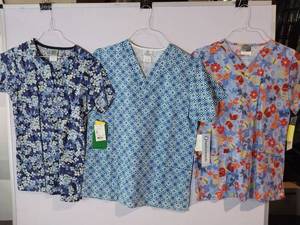 lot 66863 image: APPEARS NEW - Fundamentals, ScrubZone & WS Gear Scrub Top Collection - Floral and Geometric Prints (Size Small) 3 Pack