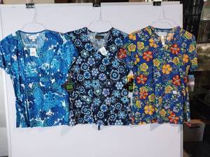 lot 66871 image: APPEARS NEW - Peaches Floral Print Medical Scrub Top Collection (Size XS) 3 Pack