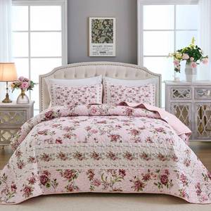 lot 48700 image: Xruibed Floral Quilt Set Queen Size, 3PCs Antique Rose Pink Bedspread Coverlet Set, Lightweight Soft Microfiber Pink Quilt Set with 2 Pillowcases for All Season (Queen Size 96x90) - Retail $36