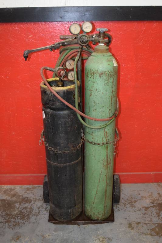 lot 12 image: Smith Torch Set