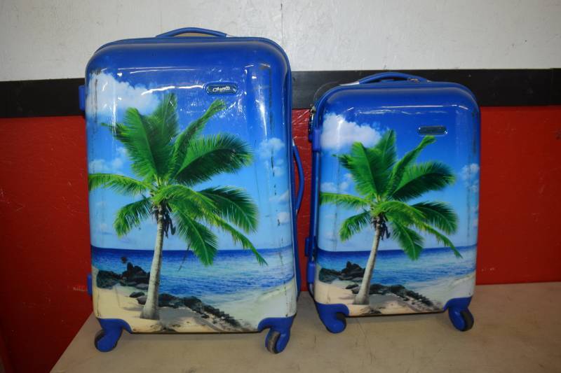 lot 19 image: Set of 2 Hard Sided Suitcases