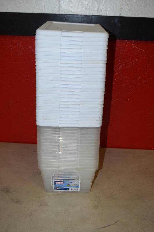lot 20 image: 17 Sterlite 6 Quart Totes with Lids