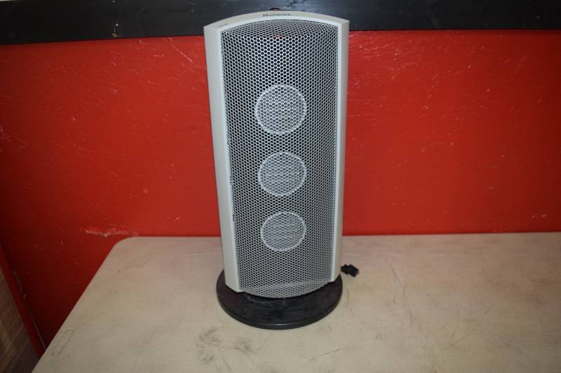 lot 22 image: Holmes Comfort Temp Oscillating Heater