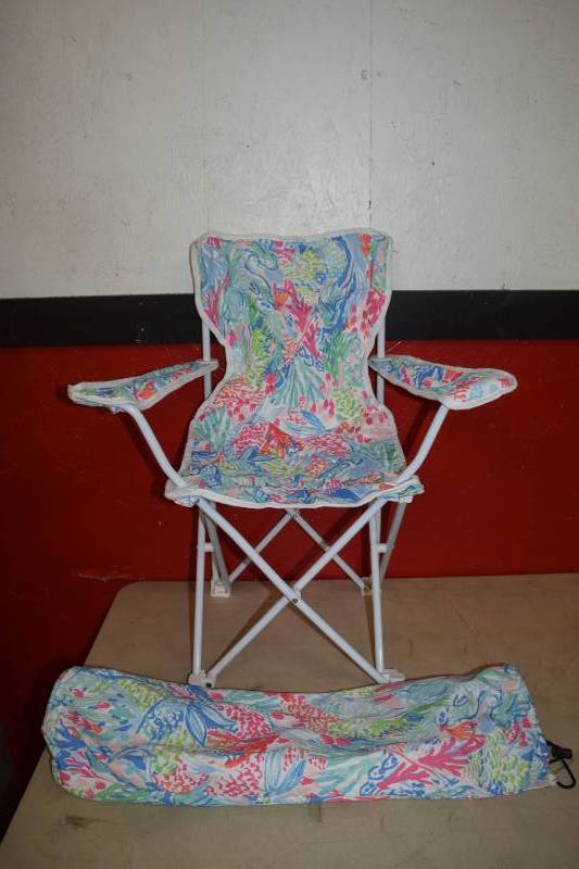 lot 24 image: Pottery Barn Kids Bag Lawn Chair
