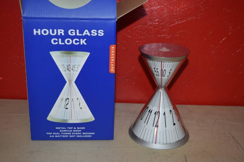 lot 27 image: Kikkerland Hourglass Clock