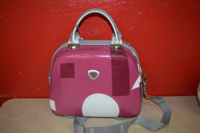 lot 29 image: Hard Sided Cosmetic Case
