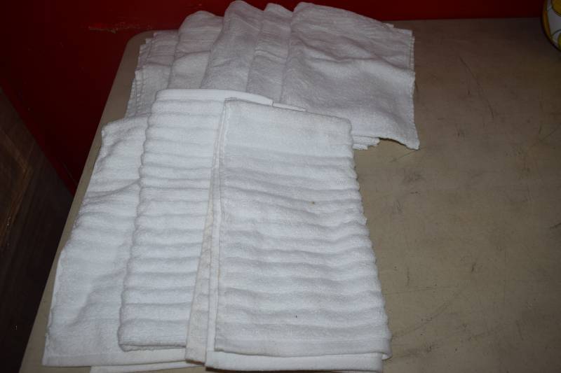 lot 32 image: 8 White Hand Towels