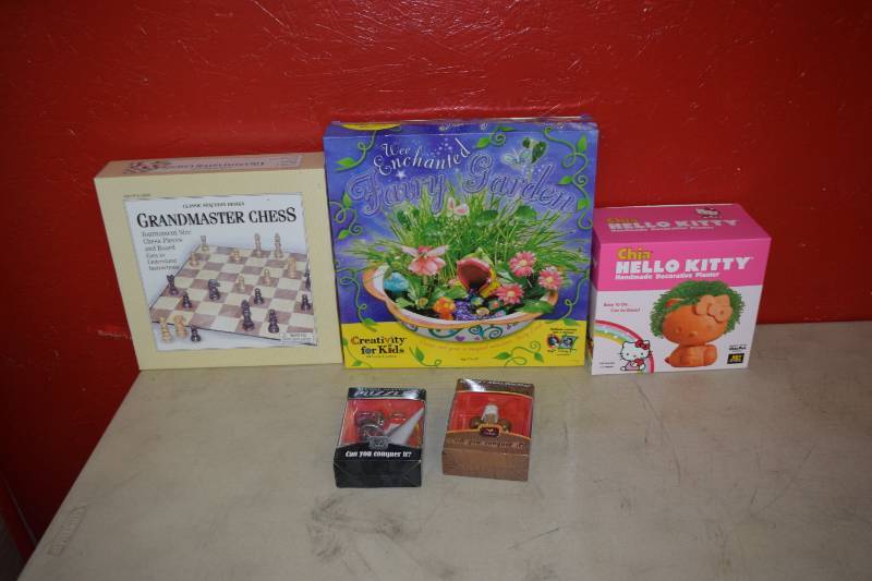 lot 37 image: Games, Puzzles and Crafts