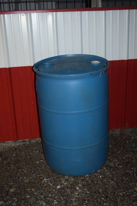 lot 50 image: 55 Gallon Plastic Barrel