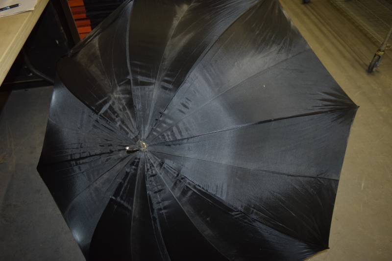 lot 65 image: 3 Golf Umbrellas