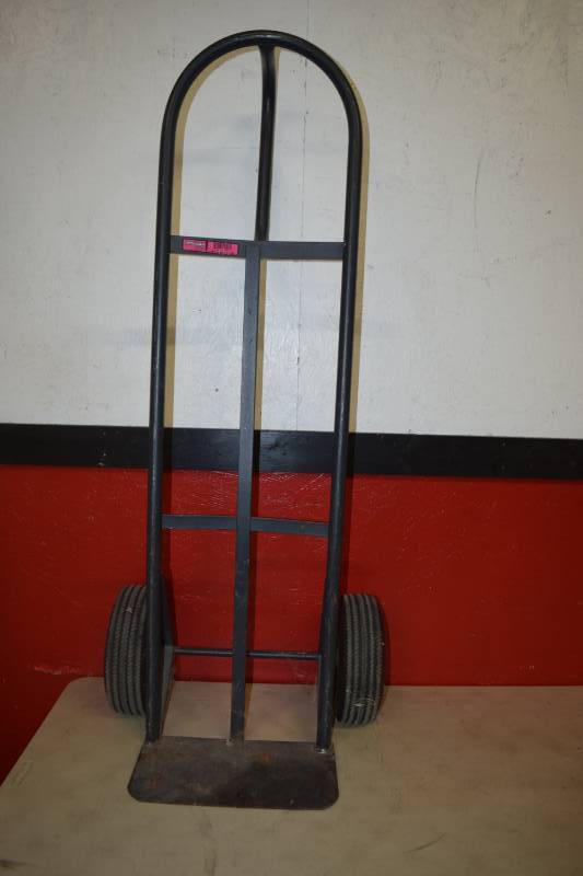 lot 73 image: Milwaukee Dolly