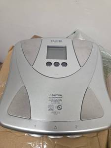 lot 1010 image: Tanita Digital Body Fat Scale BF-679W - Retail $35