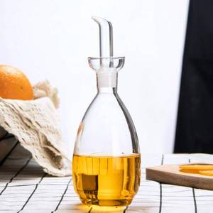 lot 1046 image: Affogato Glass Oil Bottle with Spout, Olive Oil Dispenser Vinegar Drizzler Pourer Stopper Pot, Soy Sauce Vinegar Cruet Non Drip Heat-Resistant for Cooking Kitchen Restaurant BBQ (15 oz) - Retail $19