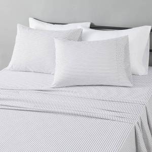 lot 1069 image: Amazon Basics Lightweight Microfiber 4-Piece Bed Sheet Set, Plum, Printed, Queen - Retail $16