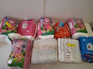 lot 4400 image: LOT OF MISCELLANEOUS DIAPERS