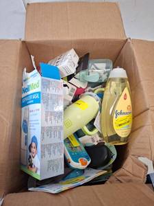 lot 4409 image: Box of Misc Baby  Toddler Items (Primarily cupssmall water bottles)