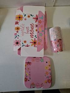 lot 4787 image: Mothers Day Pink Floral foldable gift box and cups