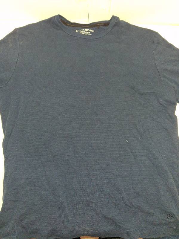 lot 7922 image: Banana Republic Navy Blue T-Shirt SIZE M