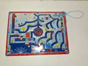 lot 4992 image: Magnetic Spider Maze Board Game for Kids