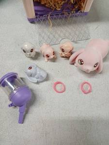 lot 5042 image: Little Live Pets - Mama Surprise Minis. Feed and Nurture a Lil Bunny Inside Their Hutch