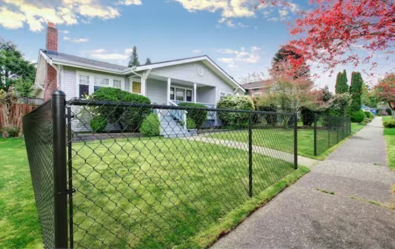 lot 129 image: 1-58 in. X 6 ft. Black Galvanized Steel Chain Link Fence Post  Read Description - Multi Lot of 10, the amount you bid is automatically multiplied by 10, so 10 x your bid$