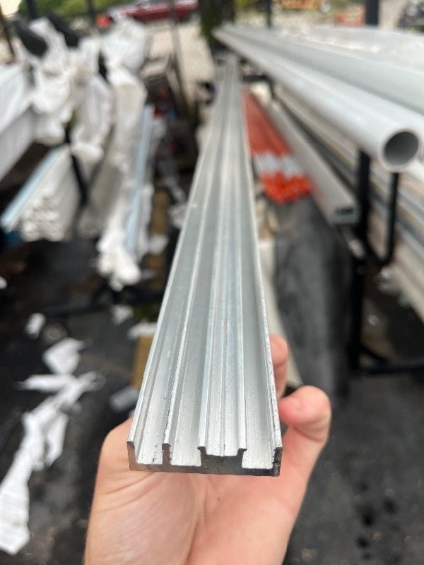 lot 607 image: Bundle of 2 Aluminum Quality Track 2 x � x 6