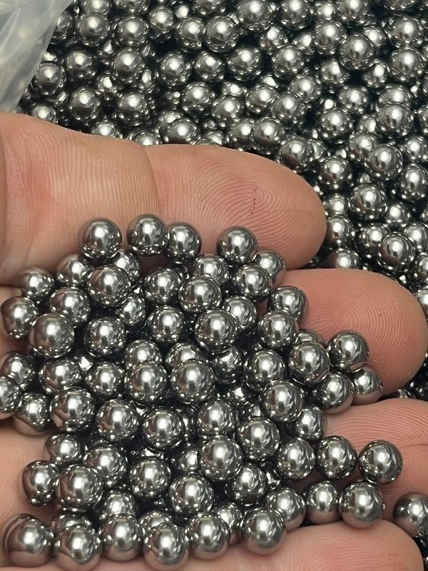 lot 512 image: Box of 15000 Sm Metal B.Bs  Ball Bearings
