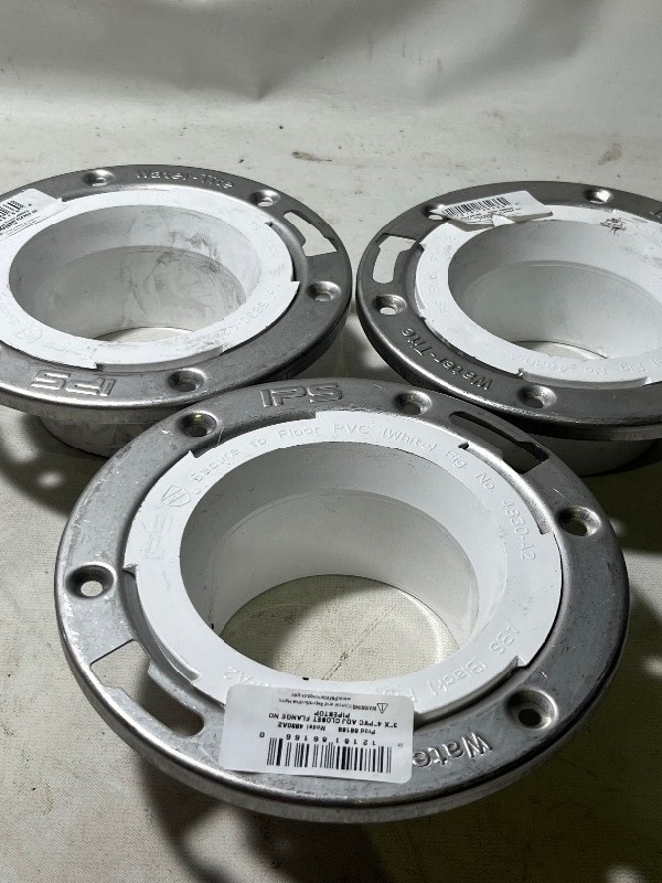 lot 362 image: Bundle of Three IPS 3X 4 PVC ADJ CLOSET FLANGE NO PIPESTOP 4880A2