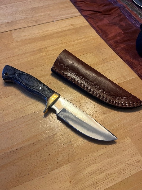 lot 10 image: Timeless Looking Side Arm Knife - Wooden Handle - Steel Blade - Beautiful Leather Sheath 4 Blade - comes as pictured