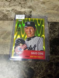 lot 907 image: 2022 Topps Chrome Gold Wave 179250